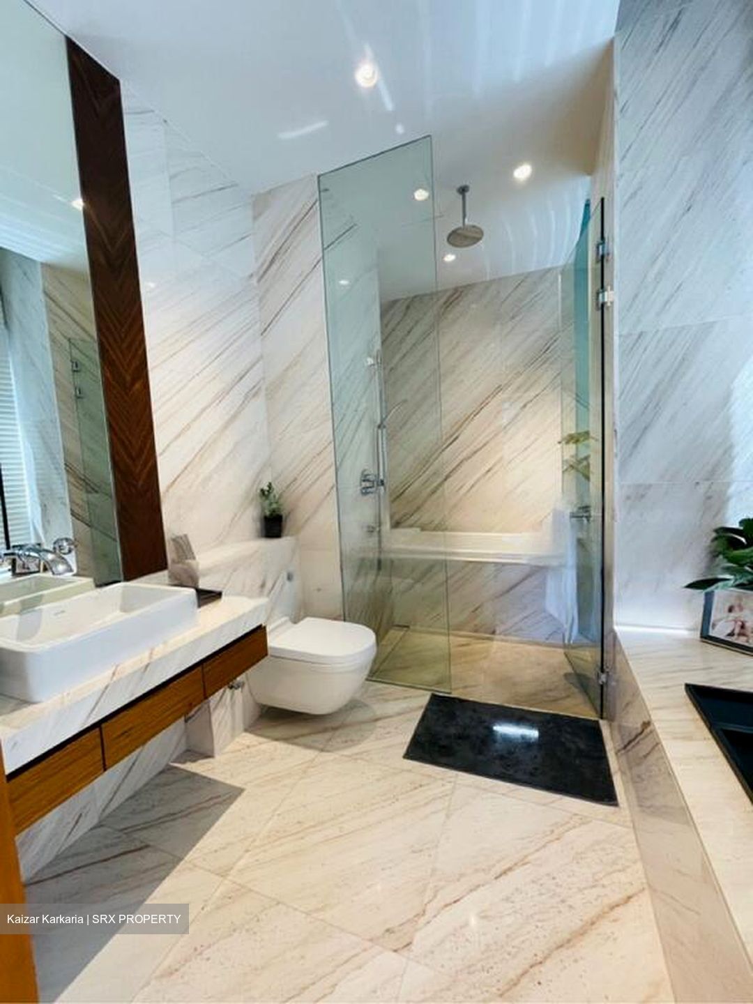 Nouvel 18 (D10), Condominium #452428101